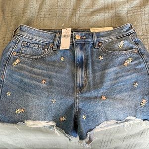 NWT Embroidered American Eagle Mom Shorts!